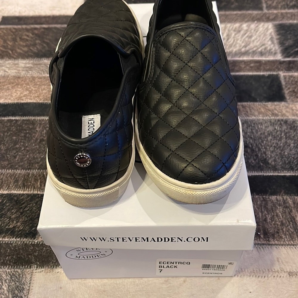 Steve Madden. Black. Size 7